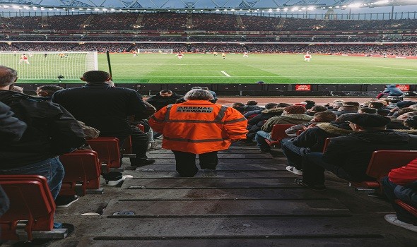 المغرب الرياضي  - أرسنال يواجه مانشستر يونايتد في قمة حاسمة بالدوري الإنجليزي