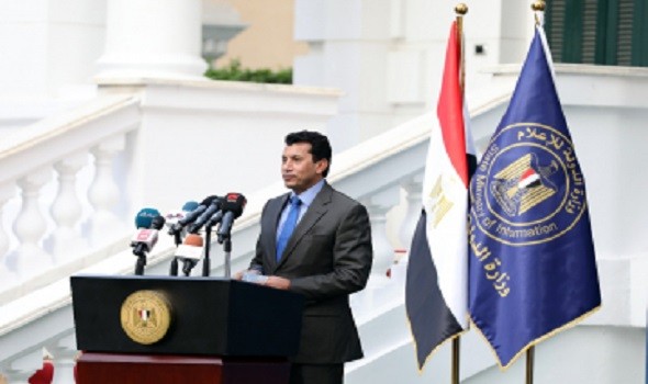 وزير الرياضة المصري يؤازر منتخب مصر ويهنئهم بالتأهل لربع نهائي بطولة كأس الأمم الإفريقية للشباب
