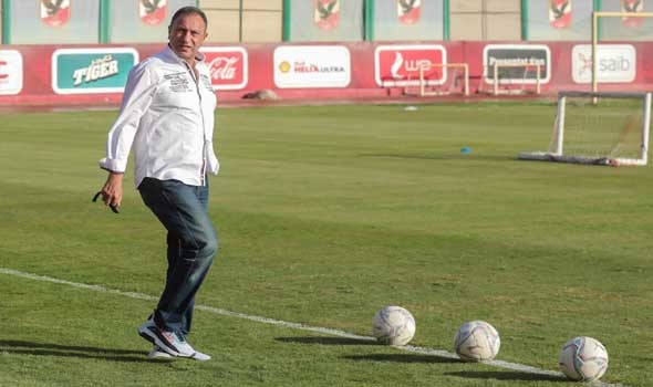 الخطيب يتجاهل اتصالات الأهلي ومجلس الحكماء يدخل على الخط