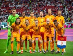 المغرب الرياضي  - مدرب منتخب هولندا يكشف سبب إخفاق خاكبو مع ليفربول