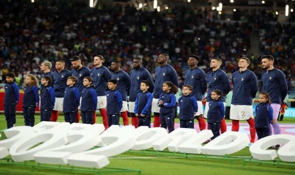 المغرب الرياضي  - منتخب فرنسا كامل العدد قبل مواجهة إنجلترا في ربع نهائي كأس العالم