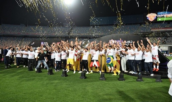 المغرب الرياضي  - احتفالات صاخبة لجماهير الزمالك بعد التتويج بلقب الدوري المصري الـ15