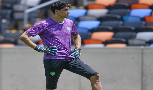 المغرب الرياضي  - الوداد يحتفي بياسين بونو بمنحه العضوية الذهبية الأولى في تاريخ النادي