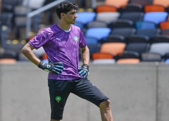 المغرب الرياضي  - الوداد يحتفي بياسين بونو بمنحه العضوية الذهبية الأولى في تاريخ النادي