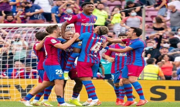 المغرب الرياضي  - برشلونة يراقب أوسيمين لتدعيم هجومه وسط تمسك جالاتا سراي ببقاء هدافه في يناير